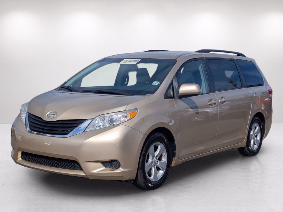 2013 Toyota Sienna LE V6 8-Passenger's photo