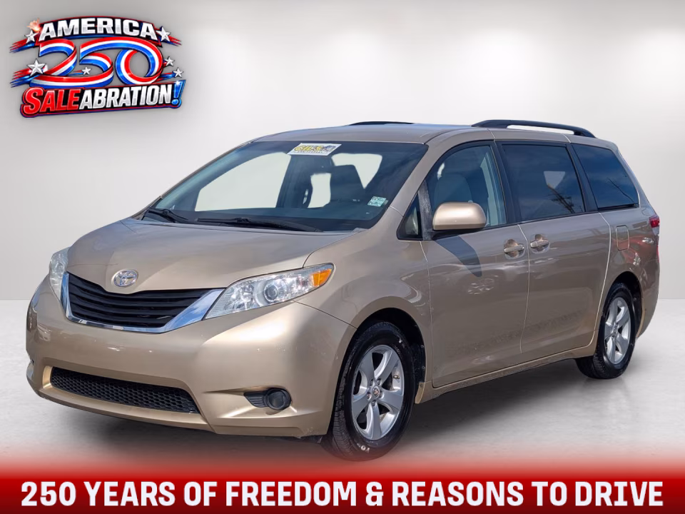 2013 Toyota Sienna LE V6 8-Passenger's photo