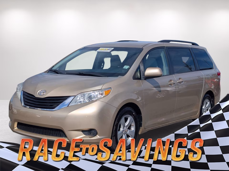 2013 Toyota Sienna LE V6 8-Passenger's photo